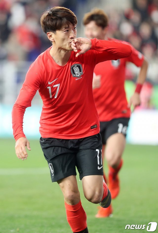 블루 드래곤 이청용이 울산현대 유니폼을 입고 K리그로 돌아온다.  © News1