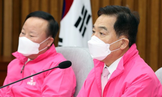 심재철 미래통합당 원내대표가 3일 서울 여의도 국회에서 열린 원내대책회의에서 모두발언을 하고 있다. 사진=뉴스1