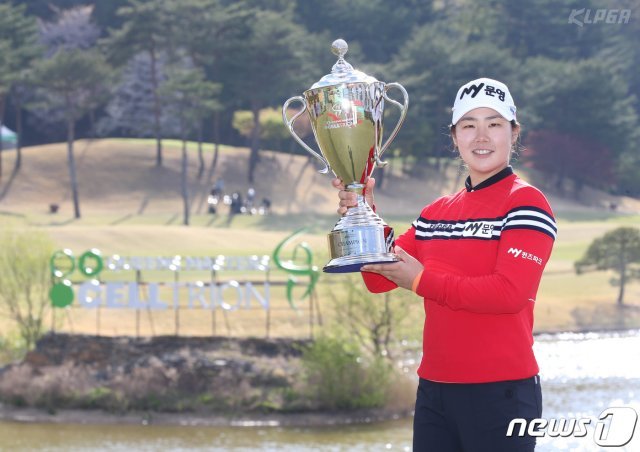 2019 ‘셀트리온 퀸즈 마스터즈’ 에서 우승을 차지한 조정민.(KLPGA 제공) © News1
