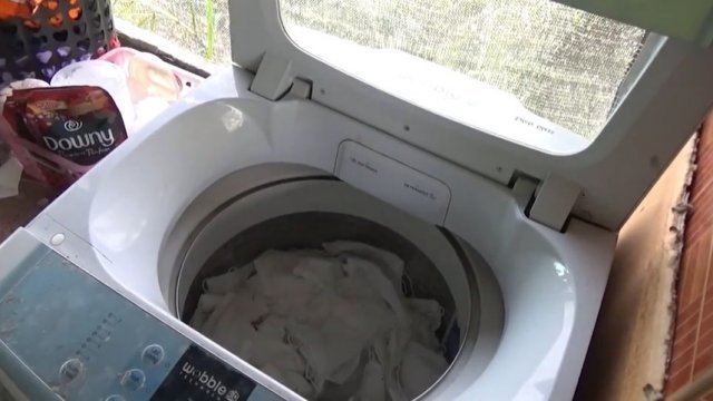 재활용을 위해 세탁기에 넣은 마스크  <뉴스플레어 영상 갈무리>