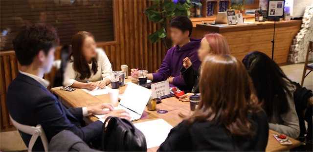 서울 서대문구 ‘캐치카페 신촌’에서 기업 현직자가 참여한 멘토링 프로그램이 열리고 있다. 진학사 캐치 제공
