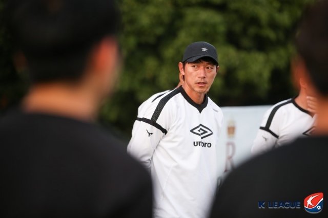 코로나19 때문에 아직 데뷔전을 치르지 못한 김남일 성남 감독(한국프로축구연맹 제공)