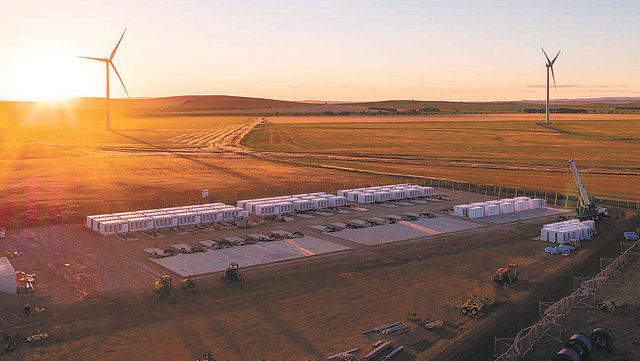 미국의 전기자동차 및 에너지 기업 테슬라가 호주 남부 애들레이드 근처에 2017년 건설한 혼스데일 전력저장소는 리튬이온배터리를 이용한 세계 최대 에너지저장시설이다. 호주재생에너지청 제공