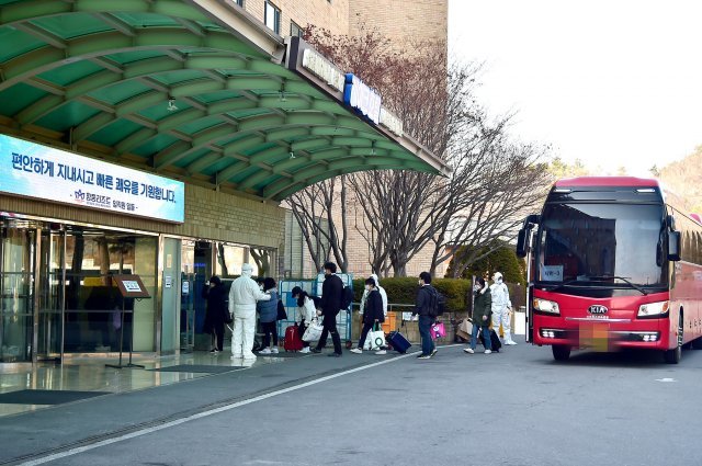 대구지역의 코로나19 경증 환자 265명이 충북 제천시 청풍면의 2개 생활치료센터에 8, 9일 입소해 치료에 들어갔다. 이들은 최소 20일간 이 곳에 머물려 의료진의 보호아래 조기 완치를 위한 치료를 받는다. 제천시 제공