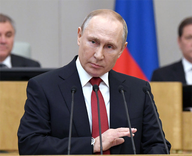 블라디미르 푸틴 러시아 대통령이 10일 러시아 모스크바 두마(연방의회 하원)에서 연설하고 있다. 그는 대통령 연임 제한을 없애는 개헌안을 지지한다는 입장을 밝혔다. 모스크바=AP 뉴시스