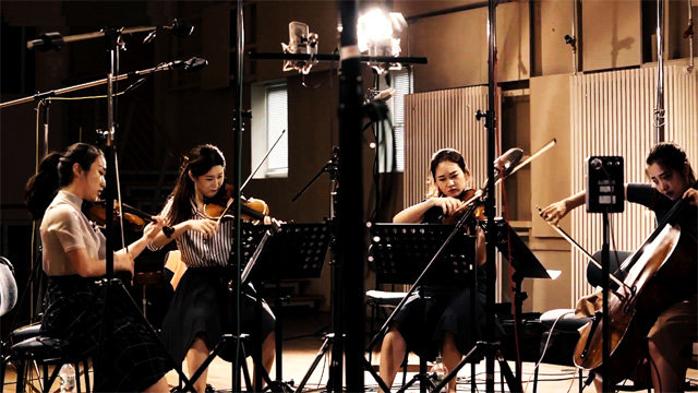 지난해 8월 독일 베를린 텔덱스 스튜디오에서 녹음하고 있는 에스메 콰르텟. 왼쪽부터 배원희 하유나(이상 바이올린) 김지원(비올라) 허예은(첼로). 에스메 콰르텟 제공