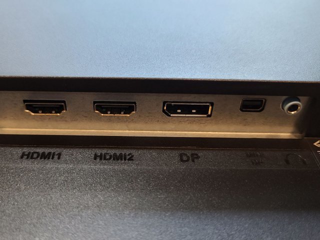 다양한 영상 입력단자를 제공한다.(출처=IT동아)