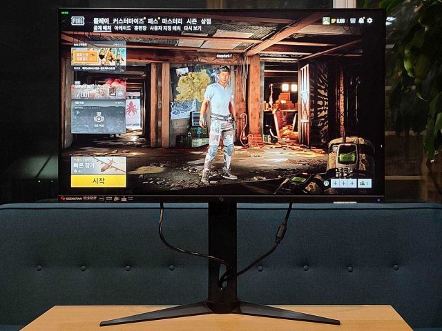 여느 게이밍 모니터와 큰 차이 없는 사양을 갖췄다.(출처=IT동아)