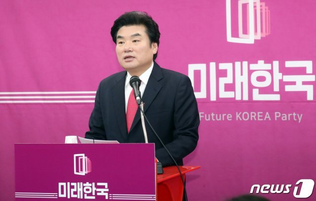 원유철 미래한국당 신임 당대표가 20일 서울 영등포구 당사에서 기자회견을 하고있다. 2020.3.20/뉴스1 © News1