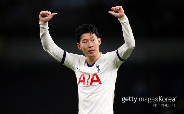 한국 축구 에이스 손흥민(토트넘)이 스포츠동아가 창간 12주년을 맞아 스포츠 전문가 100인을 상대로 진행한 ‘한국 스포츠 최고 
스타는 누구인가’ 설문에서 압도적인 지지로 1위를 차지했다. 2년 전 같은 조사에서 1위에 올랐던 그는 이번 설문 결과를 통해 
누구도 부인할 수 없는 당대 한국 스포츠 최고 스타임을 입증했다. 사진=게티이미지코리아