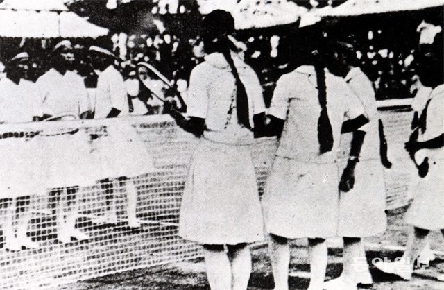 ‘여자 운동 대회’라는 개념이 존재하지 않았던 1923년 동아일보가 주최한 제1회 전국여자연식정구대회 장면. 동아일보DB