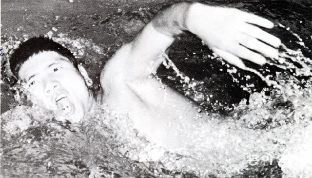 동아수영대회는 한국 수영 스타의 등용문으로 통한다. 1970 방콕, 1974 테헤란 아시아경기에서 금메달 총 4개를 수확한 ‘아시아의 물개’ 조오련. 동아일보DB