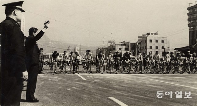 1968년 제1회 4·19의거 기념 전국시도대항 사이클경기대회 출발 모습. 동아일보DB