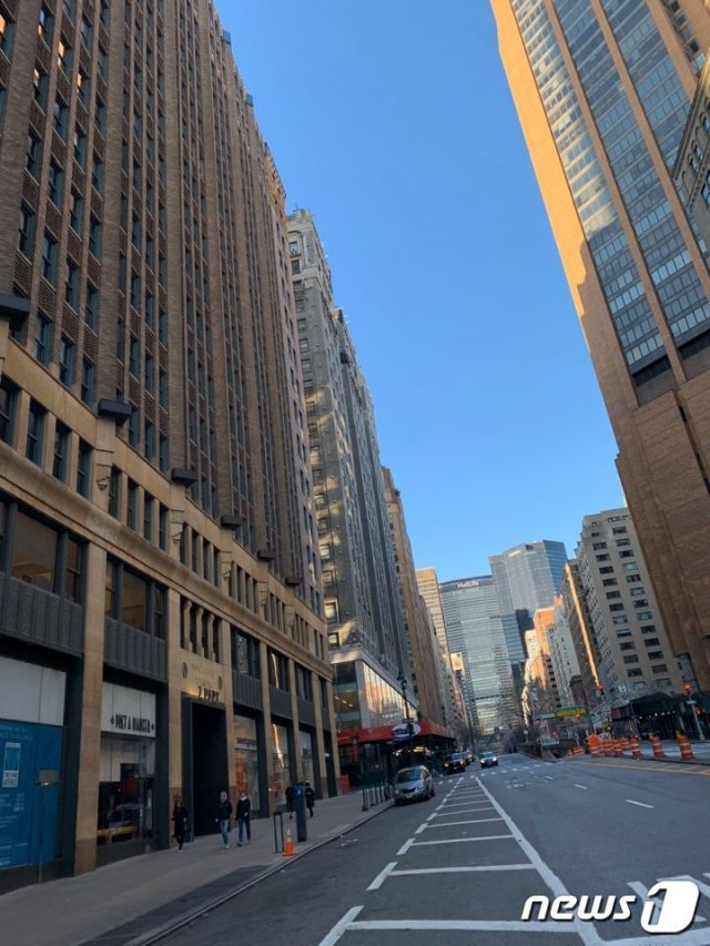 뉴욕 엠파이어스테이트 빌딩 인근 한산한 거리 모습. (독자제공)