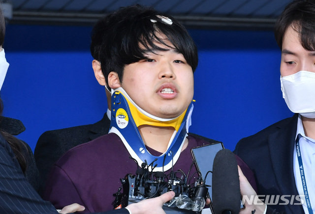 경찰이 3일 아동 청소년 등의 성 착취물을 제작해 보안메신저 텔레그램 ‘박사방’에 유포한 혐의를 받는 조주빈(25). 뉴시스