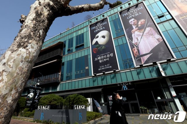 지난 1일 뮤지컬 ‘오페라의 유령’ 공연장인 서울 용산구 블루스퀘어에 적막감이 흐르고 있다./뉴스1 © News1