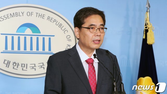 곽상도 미래통합당 의원. 2019.6.18/뉴스1 © News1