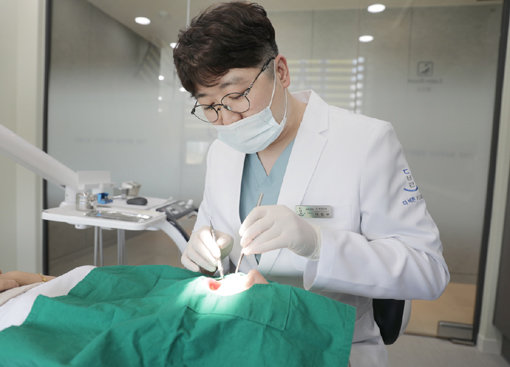 이창규 용이동 치과 ‘더 바른 치과의원’ 대표원장.