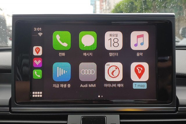 애플 카플레이 같은 스마트폰 연동 기능을 쓰는 운전자도 많아졌다. (출처=IT동아)