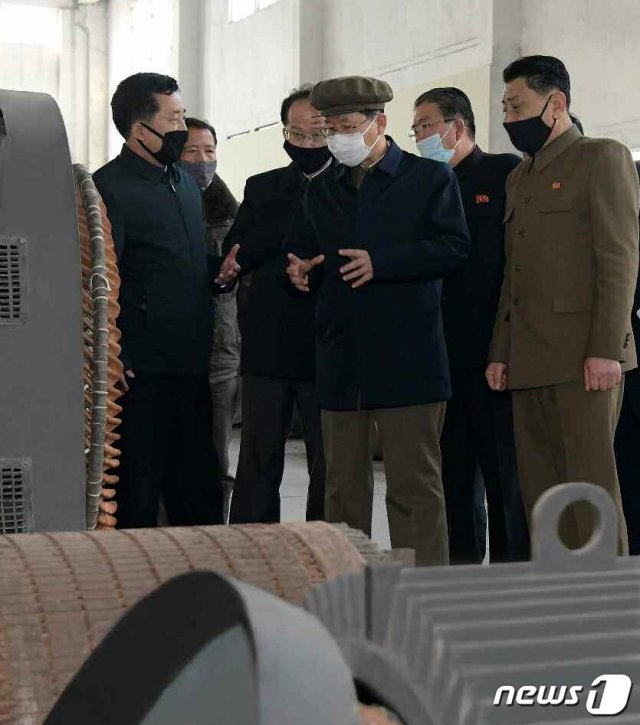 (평양 노동신문=뉴스1) = 김재룡 북한 내각총리가 대안중기계연합기업소, 승리자동차연합기업소, 남덕청년탄광 등 여러 단위를 료해(시찰)했다고 노동당 기관지 노동신문이 9일 보도했다.[국내에서만 사용가능. 재배포 금지. DB 금지. For Use Only in the Republic of Korea. Redistribution Prohibited] rodongphoto@news1.kr