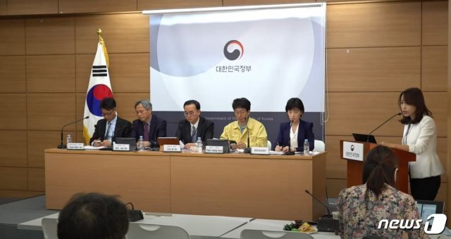국토부와 질병관리본부의 ‘코로나19 역학조사 지원시스템’ 설명 온라인 브리핑 모습. KTV 유튜브 갈무리. © 뉴스1