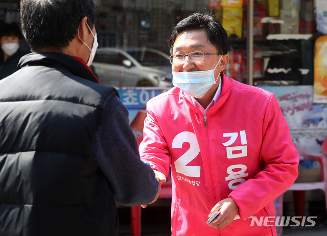 지지호소하는 김용태 구로을 후보