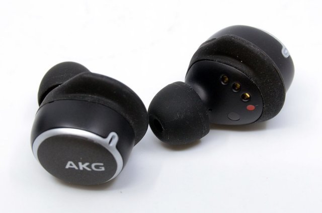 AKG N400 완전 무선 이어폰. (출처=IT동아)