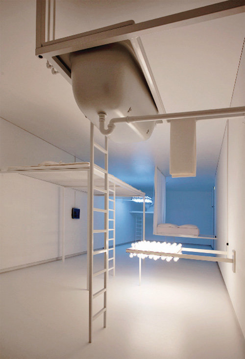 건축가 필리프 람이 2009년 덴마크 루이지애나 현대미술관에서 선보인 공간설치작품 ‘가정의 천문학(domesticastronomy)’. 열의 대류에 착안해 온도 조건에 적합한 공간 기능을 수직적으로 분할했다. 미진사 제공