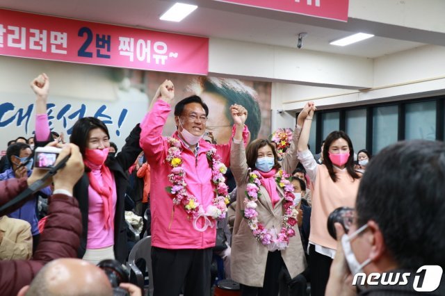미래통합당 정진석후보가 21대 총선서 충남 최다선인 5선에 성공했다. © 뉴스1