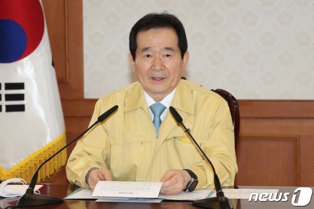 정세균 국무총리가 16일 오후 서울 종로구 정부서울청사에서 열린 ‘코로나19 사회적 거리두기 간담회’에서 모두발언을 하고 있다. 2020.4.16 © News1