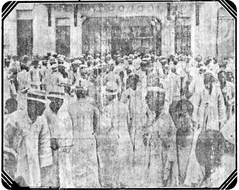 1920년 7월 18일 경성 단성사에서 열린 유학생 학우회의 순회강연을 듣기 위해 몰려든 청중들.
