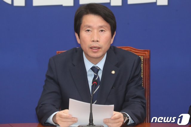 이인영 더불어민주당 공동선대위원장이 15일 오전 서울 여의도 국회에서 열린 투표상황점검회의에서 모두발언을 하고 있다. 2020.4.15/뉴스1 © News1