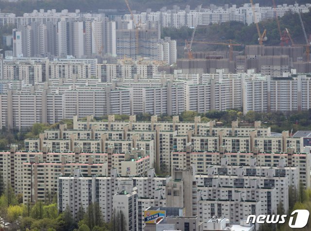 서울 강남구 아파트 단지의 모습. 2020.4.21 © News1