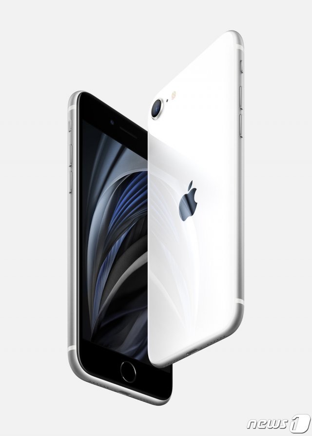 애플의 중저가 스마트폰 ‘아이폰SE’© 뉴스1