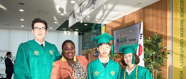 한국조지메이슨대 2019년 가을학기 졸업생들과 함께.