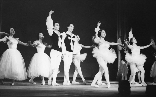 국립무용단의 1962년 창단 공연 ‘백의 환상’. 당시 임성남 공동단장이 작품의 안무를 맡았다. 국립극장 제공