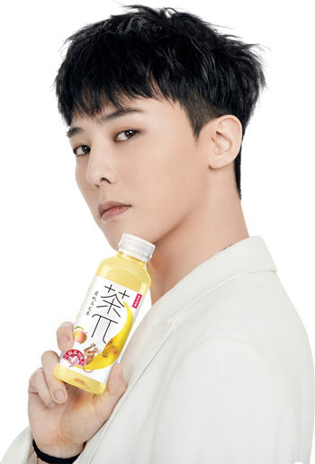 지드래곤을 모델로 내세운 중국 음료 브랜드 광고. YG엔터테인먼트 제공