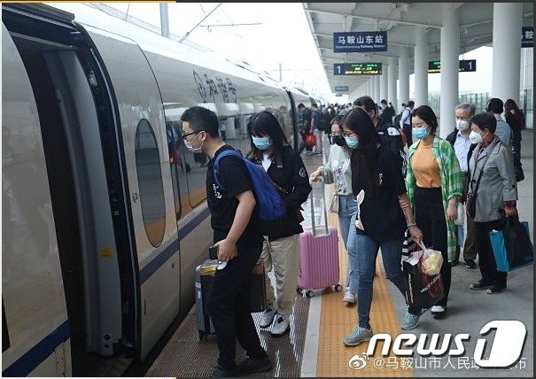 중국인들이 노동절을 맞아 여행을 떠나는 모습(출처=웨이보 갈무리) © 뉴스1