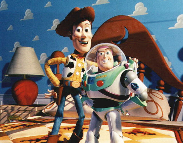 픽사의 대표 애니메이션 ‘토이스토리’의 우디와 버즈. 로버트 아이거가 15년간 이룩한 ‘디즈니 은하계’는 픽사를 스티브 잡스에게서 인수하는 데서 시작했다. 월트디즈니컴퍼니코리아 제공