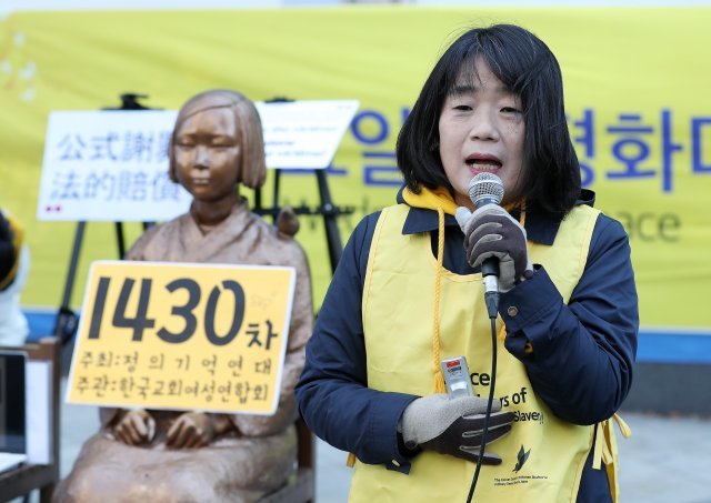 윤미향 더불어시민당 비례대표 당선인이 3월 11일 오후 서울 종로구 옛 일본대사관 앞에서 열린 제1430차 일본군 성노예제 문제해결을 위한 정기 수요집회에서 발언하고 있다. 사진=뉴스1