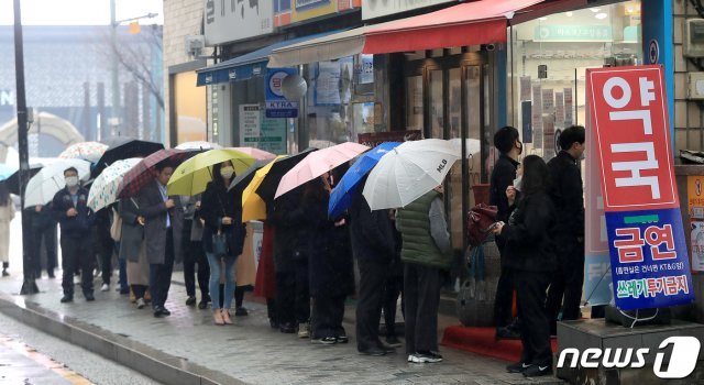 원가 300원인데 1500원 너무 비싸” 의견에 마스크 업체들은?｜동아일보