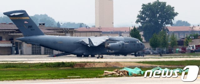 경기도 평택시 오산공군기지에 C-17 글로브마스터 미 공군 전략수송기가 대기하고 있다.  2018.7.26 © News1