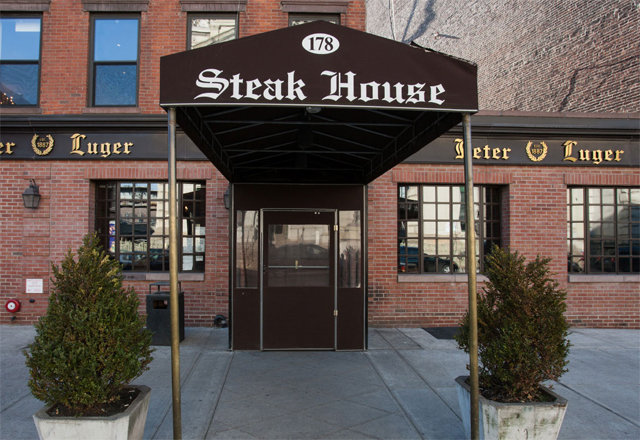 133년 역사를 자랑하는 미국 뉴욕의 스테이크 하우스 ‘피터 루거’가 코로나19 여파로 전통을 깨고 배달 서비스를 시작했다. 사진 출처 피터 루거 홈페이지