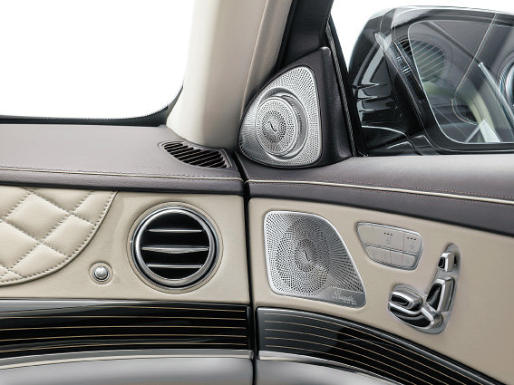 메르세데스마이바흐 S 600에 설치된 부르메스터 오디오 시스템처럼 럭셔리 카오디오에서는 시각적 즐거움도 중요하다. Daimler 제공