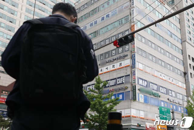지난 18일 서울 양천구 목동 학원가. /뉴스1 © News1