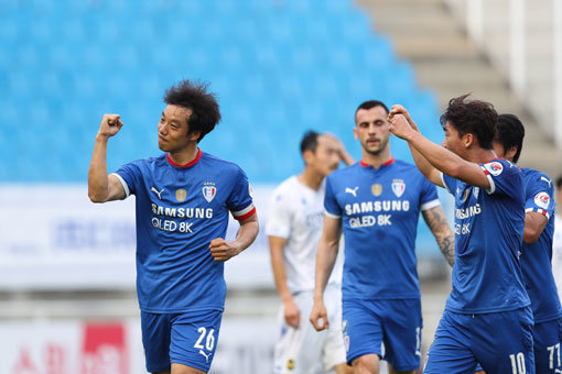 수원 염기훈(왼쪽). 사진제공｜한국프로축구연맹