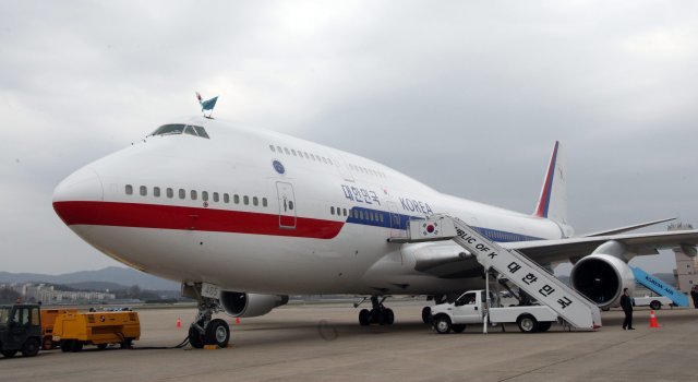 공군 1호기로 사용중인 보잉 747-400 기종. 청와대 사진기자단