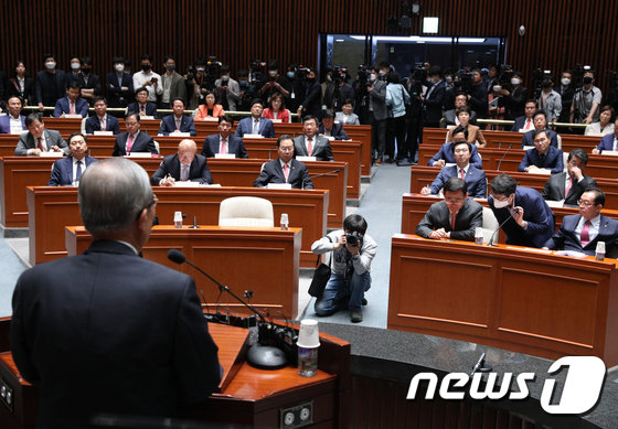 김종인 미래통합당 비상대책위원장이 2일 오전 서울 여의도 국회에서 열린 의원총회에 발언하고 있다. 2020.6.2/뉴스1