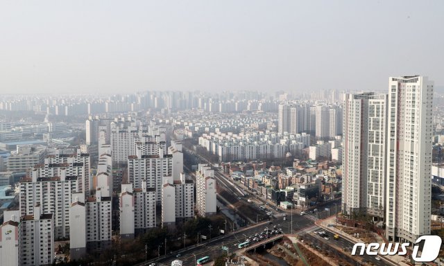 경기도 수원시내 아파트의 모습. /뉴스1 © News1