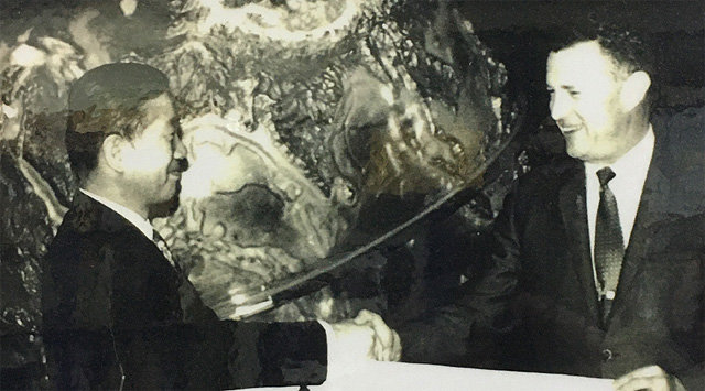 1970년 6월 미국 애리조나주로 찰스 스미스 씨를 찾아간 지갑종 회장(왼쪽). 유엔한국참전국협회 제공